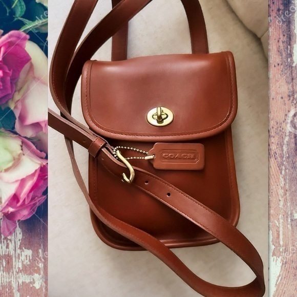 Coach Handbags - INTAGE COACH BRITISH TAN LEATHER CROSSBODY SIDEPACK BAG 9978